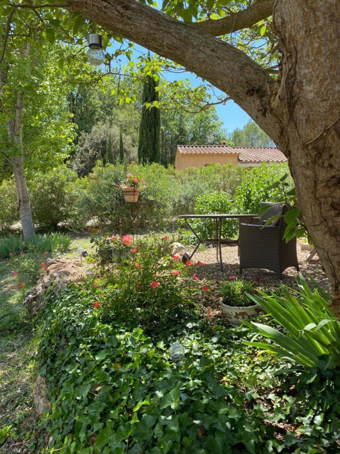 L'Eveil En Provence Bed & Breakfast Entrecasteaux Exterior photo