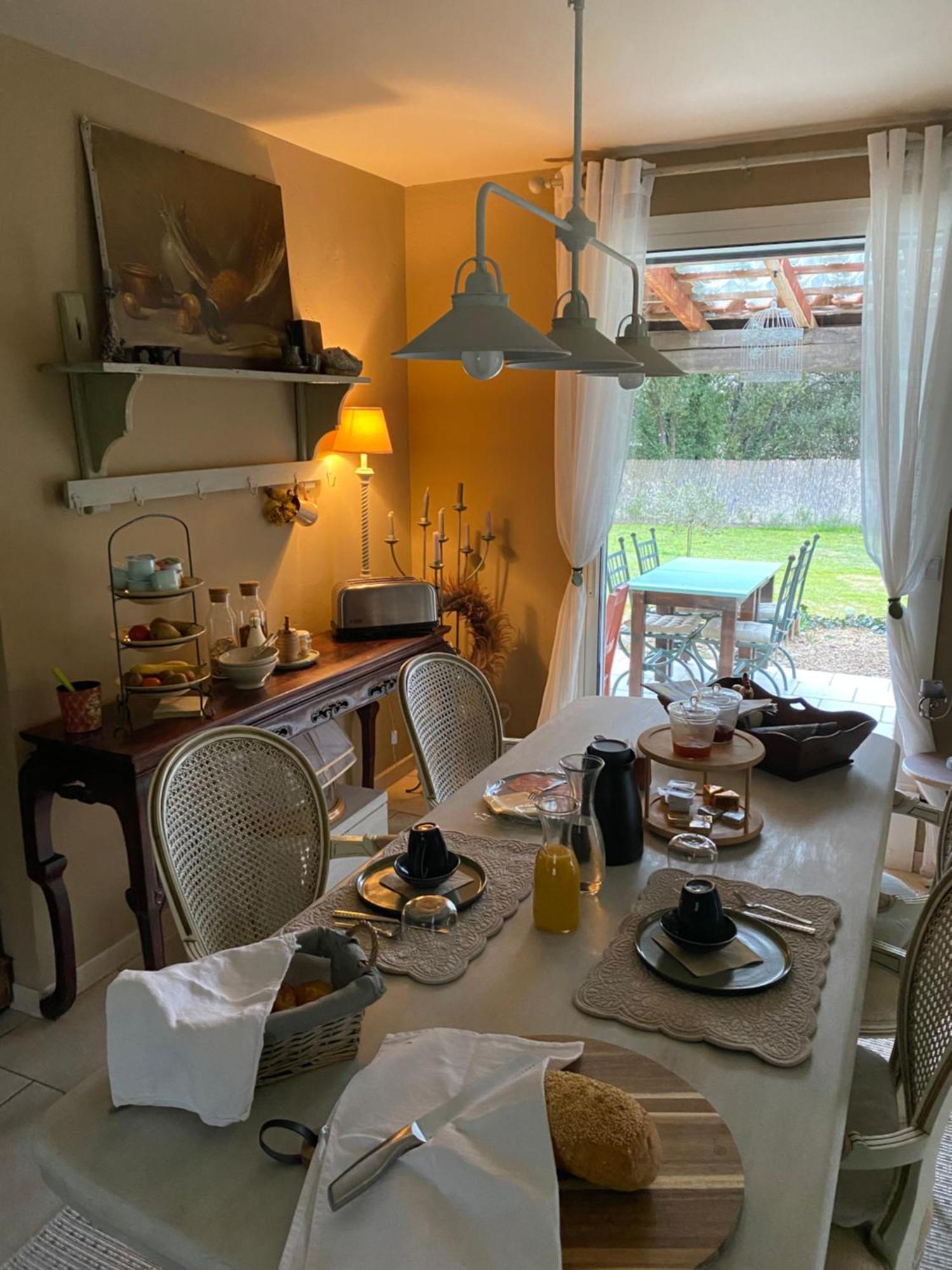 L'Eveil En Provence Bed & Breakfast Entrecasteaux Exterior photo