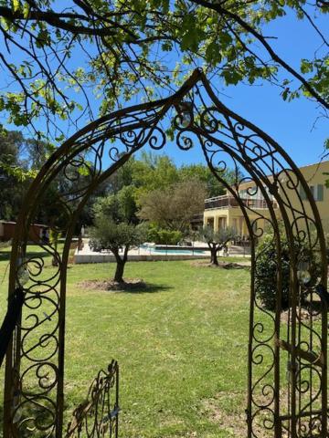 L'Eveil En Provence Bed & Breakfast Entrecasteaux Exterior photo